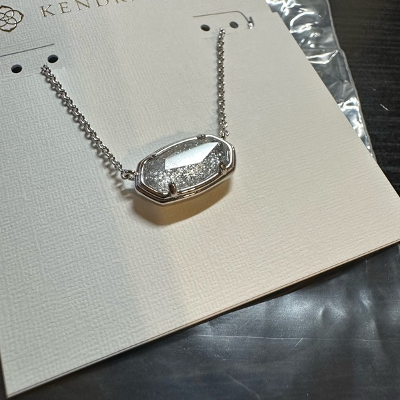 NWT KENDRA SCOTT Elisa 2025 Silver Collector’s Edition Short Pendant Necklace - Picture 4 of 9
